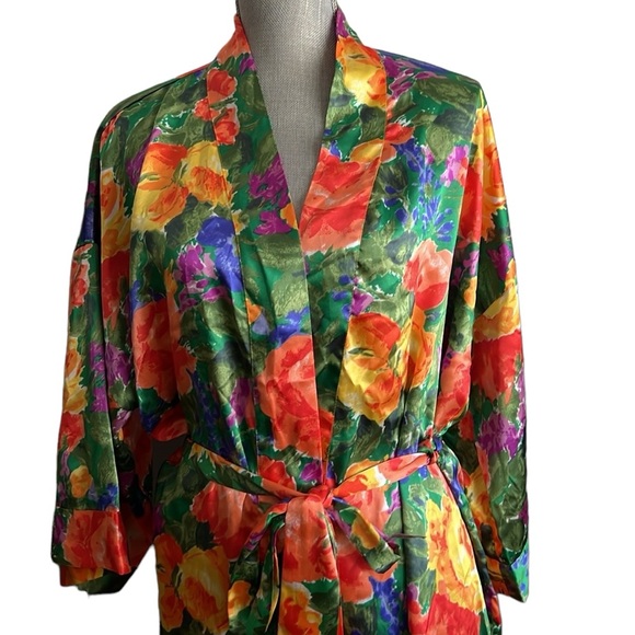 Gold Label Victoria’s Secret Satin Floral Robe - Picture 4 of 15
